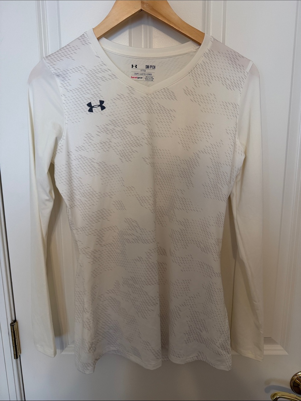 Under Armour White Long Sleeve Performance Top with Light Gray Pattern